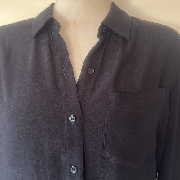 💕Lord & Taylor Classic Black Button-Up Blouse M VGUC - Picture 2 of 10